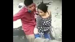 فتاة مصرية تمارس الجنس هي و صديقها في الشارع